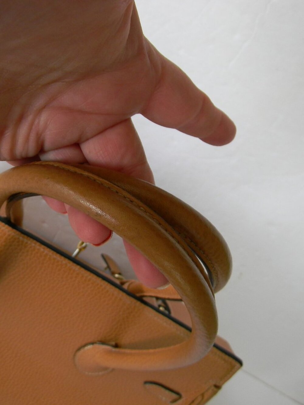 WM'S TAN BROWN PEBBLE LEATHER LOCK/KEY SATCHEL - Picture 7 of 11